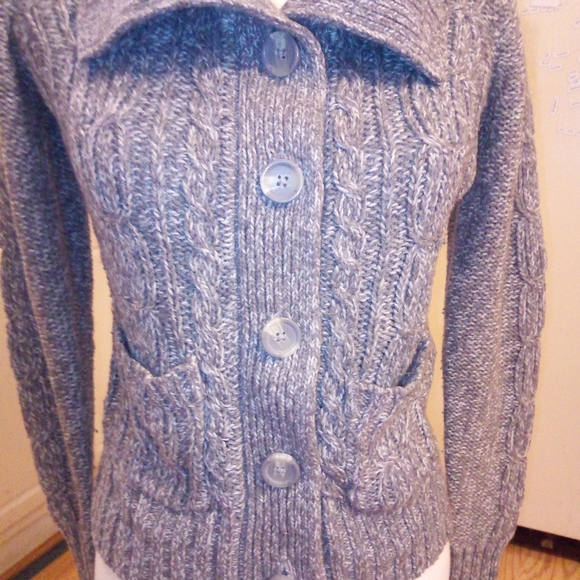 St John's Bay cardigan - Picture 4 of 4